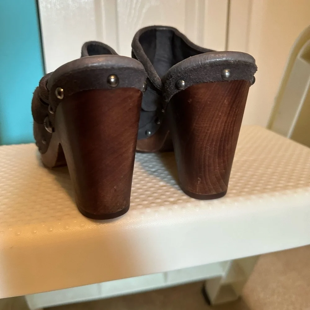 UGG Women's Clogs‎ Size 8 - Picture 4 of 7